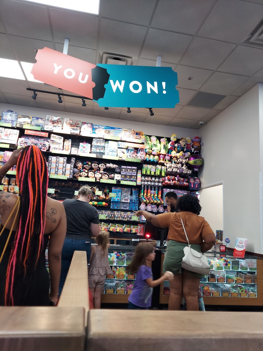 Chuck E. Cheese | restaurant | 3886 Morse Rd, Columbus, OH 43230, USA | 3802193838 OR +1 380-219-3838