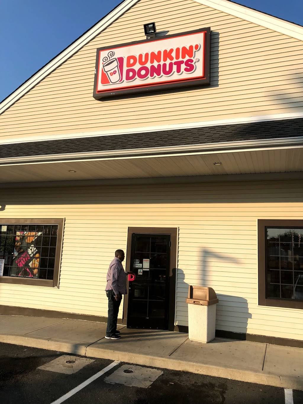 Dunkin | cafe | 295 Blake St, New Haven, CT 06515, USA | 2036916072 OR +1 203-691-6072
