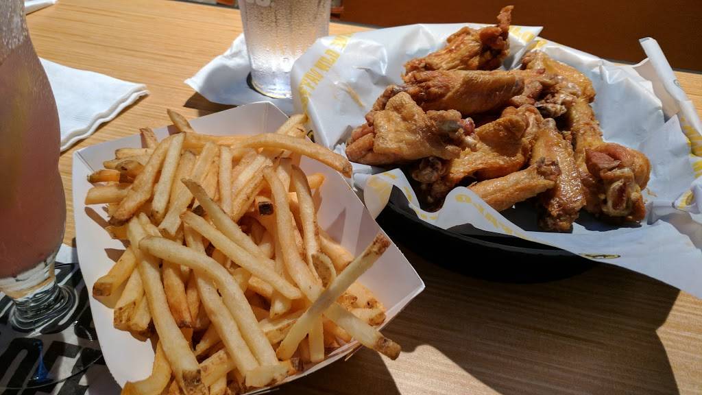 Buffalo Wild Wings | restaurant | 2401 E Central Texas Expy, Killeen, TX 76543, USA | 2546901523 OR +1 254-690-1523