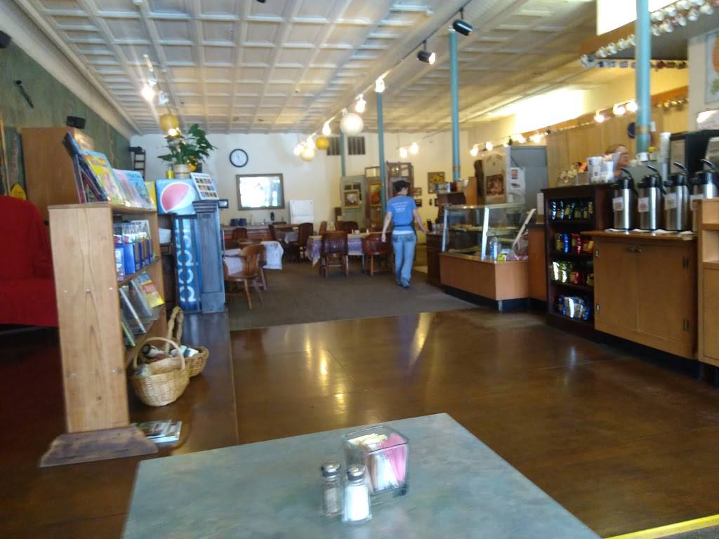 Buzz | restaurant | 601 Public Square, Benton, IL 62812, USA | 6184382899 OR +1 618-438-2899