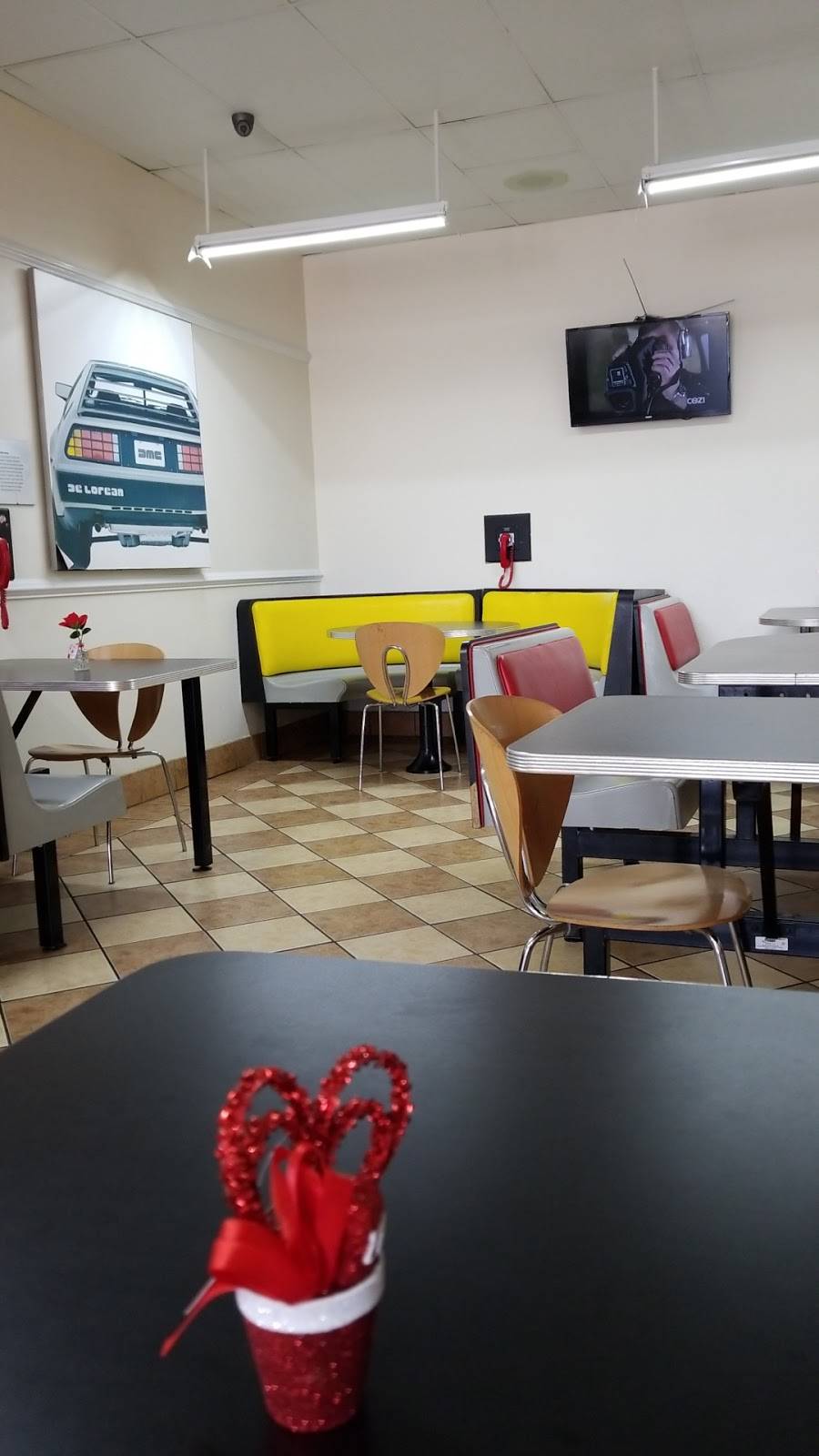 Sonic Drive-In | restaurant | 108 N Nichols St, Fort Worth, TX 76102, USA | 8175090398 OR +1 817-509-0398