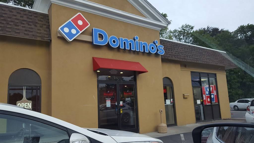 Dominos Pizza | meal delivery | 19 W Main Rd, Middletown, RI 02842, USA | 4018496940 OR +1 401-849-6940