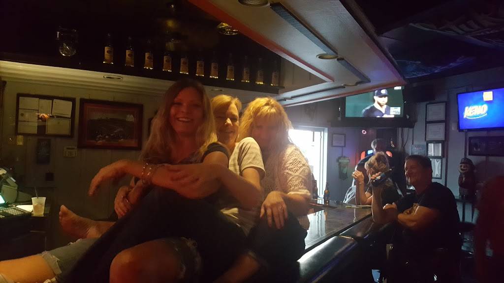 Jillys Saloon | restaurant | 6842 E Main St, Reynoldsburg, OH 43068, USA | 6148619813 OR +1 614-861-9813