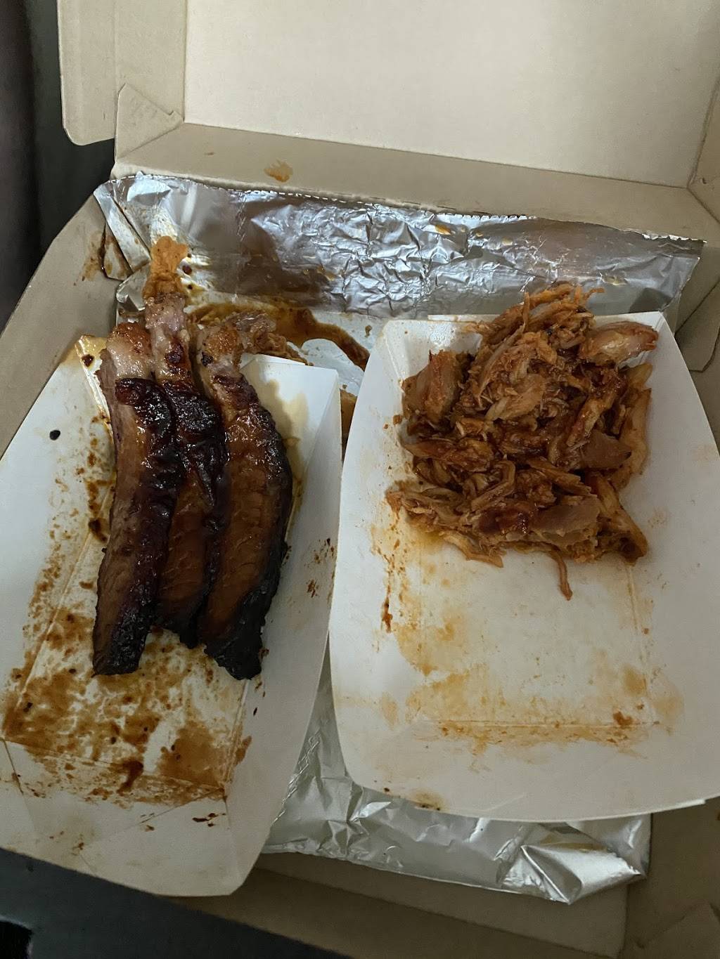 Famous Daves Bar-B-Que | restaurant | 800 W Lake St, Minneapolis, MN 55408, USA | 6122388070 OR +1 612-238-8070