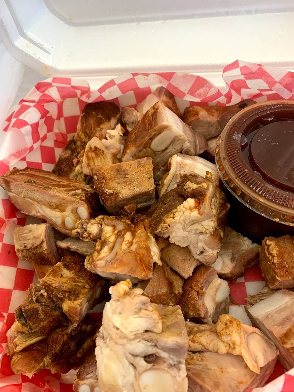 Holy Smokes BBQ | restaurant | 5908 N 76th St, Milwaukee, WI 53218, USA | 4142521898 OR +1 414-252-1898