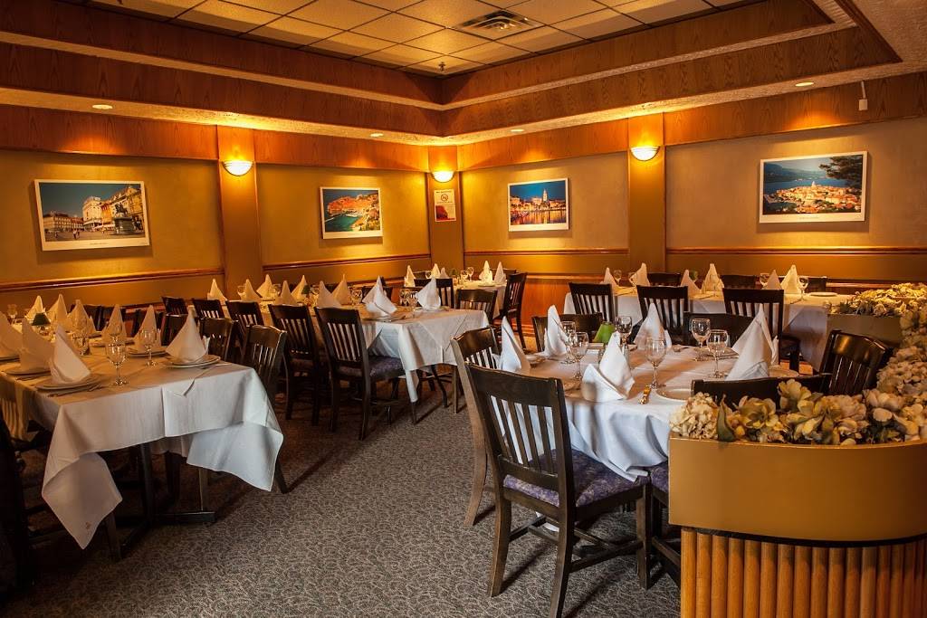 Croatia Restaurant | restaurant | 1989 Dundas St E, Mississauga, ON L4X 1M1, Canada | 9056244111 OR +1 905-624-4111