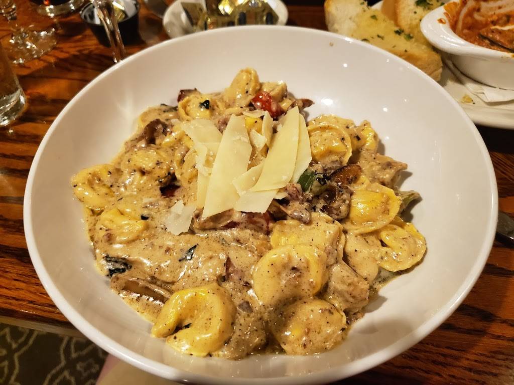 Mama Mia Livonia | restaurant | 27770 Plymouth Rd, Livonia, MI 48150, USA | 7344271000 OR +1 734-427-1000