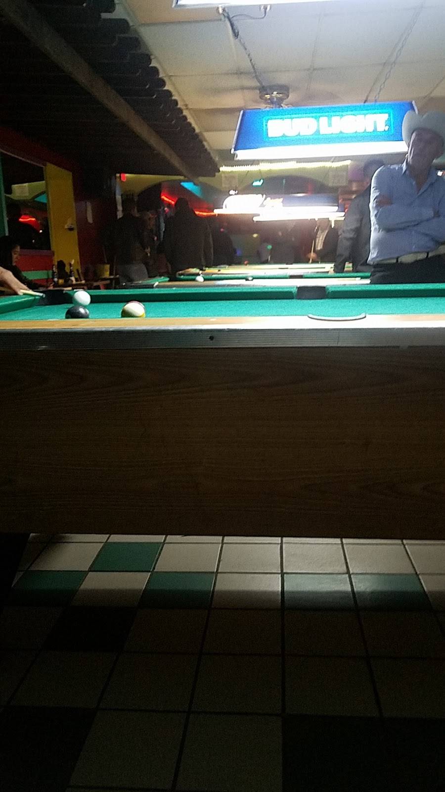 El Agazajo Bar & Grill | restaurant | 2408 S Hwy 183, Austin, TX 78744, USA | 5123892448 OR +1 512-389-2448