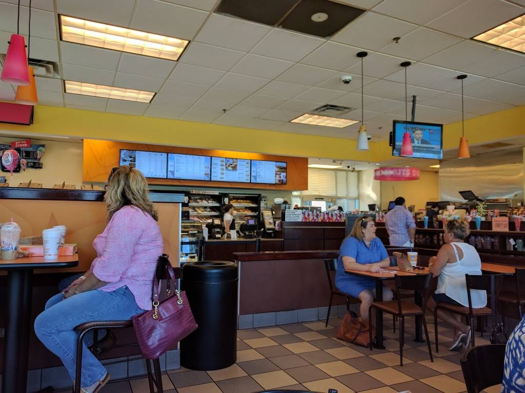 Dunkin Donuts | cafe | 18003 Highwoods Preserve Pkwy, Tampa, FL 33647, USA | 8139717547 OR +1 813-971-7547