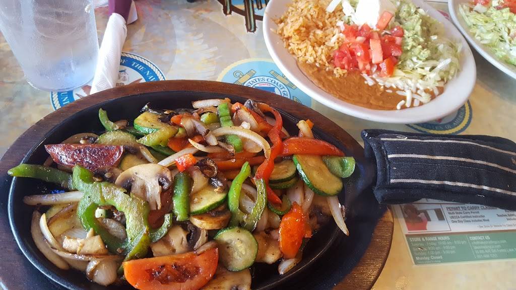 Don Julio | restaurant | 816 Lake St S, Forest Lake, MN 55025, USA | 6514643544 OR +1 651-464-3544