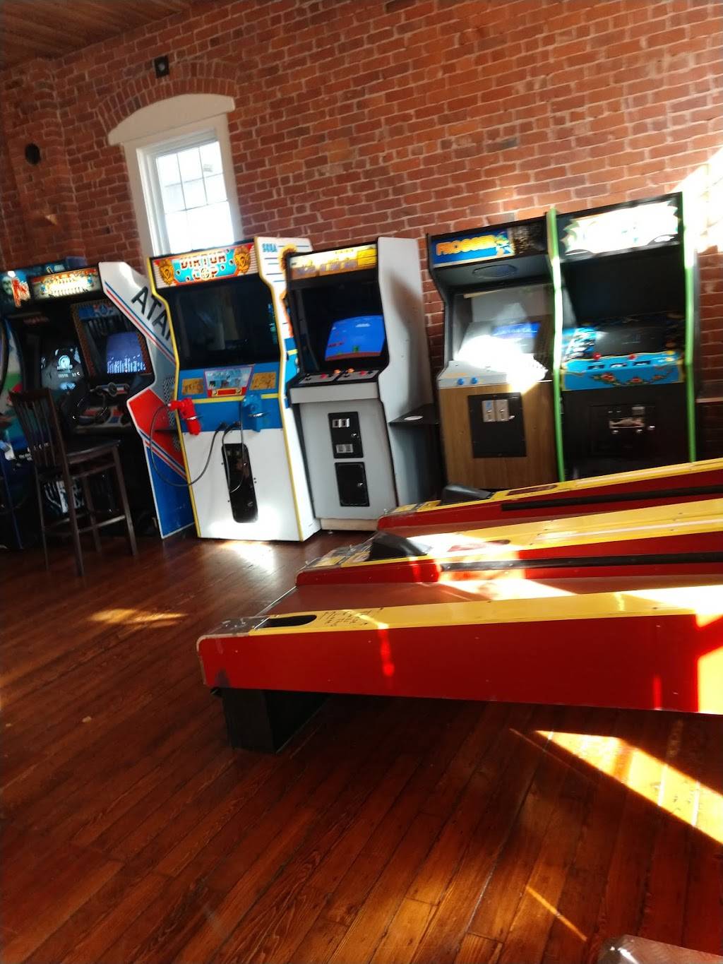 Hangar Pub & Grill Westfield | restaurant | 29 School St, Westfield, MA 01085, USA | 4135629450 OR +1 413-562-9450