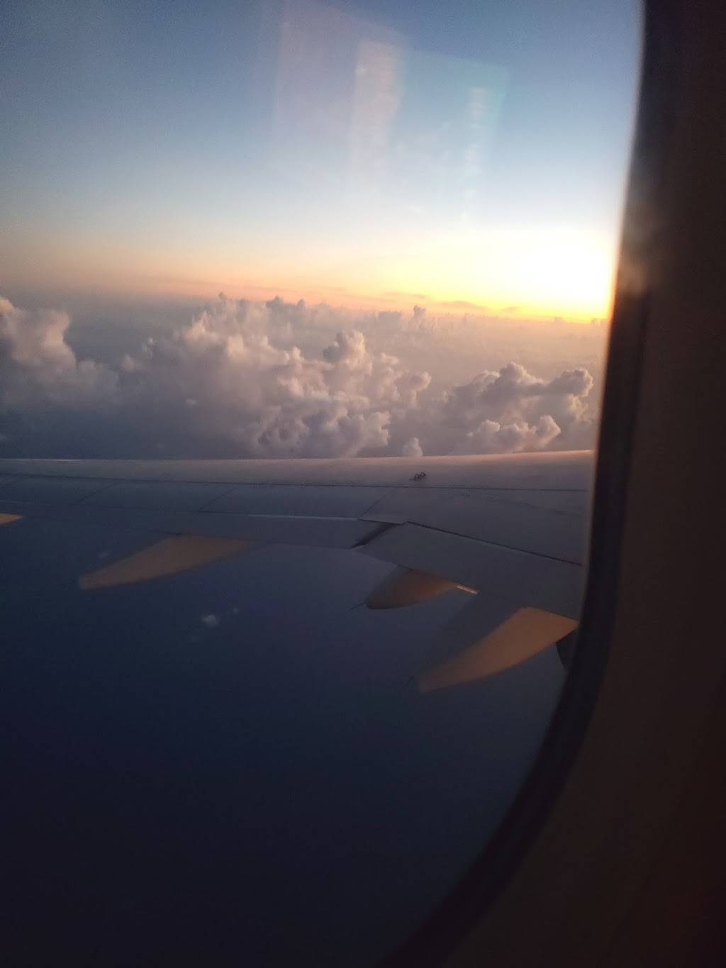 Revive Bar | restaurant | LaGuardia Rd, East Elmhurst, NY 11371, USA | 7185333400 OR +1 718-533-3400