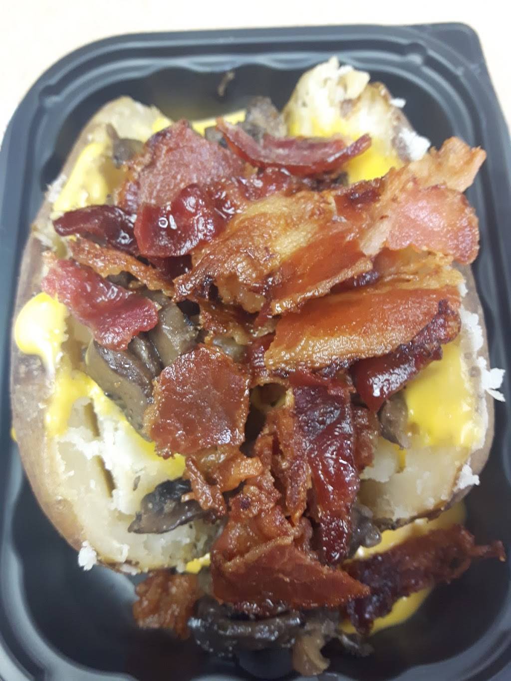 Wendys | restaurant | 900 Desserte Autoroute 13 Ouest, Laval, QC H7X 3S9, Canada | 4506899989 OR +1 450-689-9989