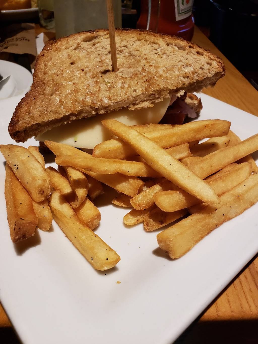 Chilis Grill & Bar | meal takeaway | 12181 E Colonial Dr, Orlando, FL 32826, USA | 4073846622 OR +1 407-384-6622