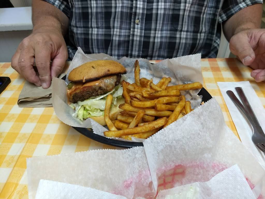 Whistle Stop Cafe | restaurant | 127 S Magnolia Dr, Wiggins, MS 39577, USA | 6015285588 OR +1 601-528-5588