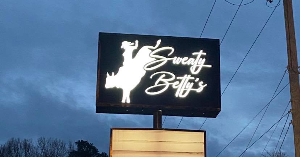 Sweaty Bettys Billiards and Booze | restaurant | 5701 Randleman Rd, Randleman, NC 27317, USA | 3367631112 OR +1 336-763-1112