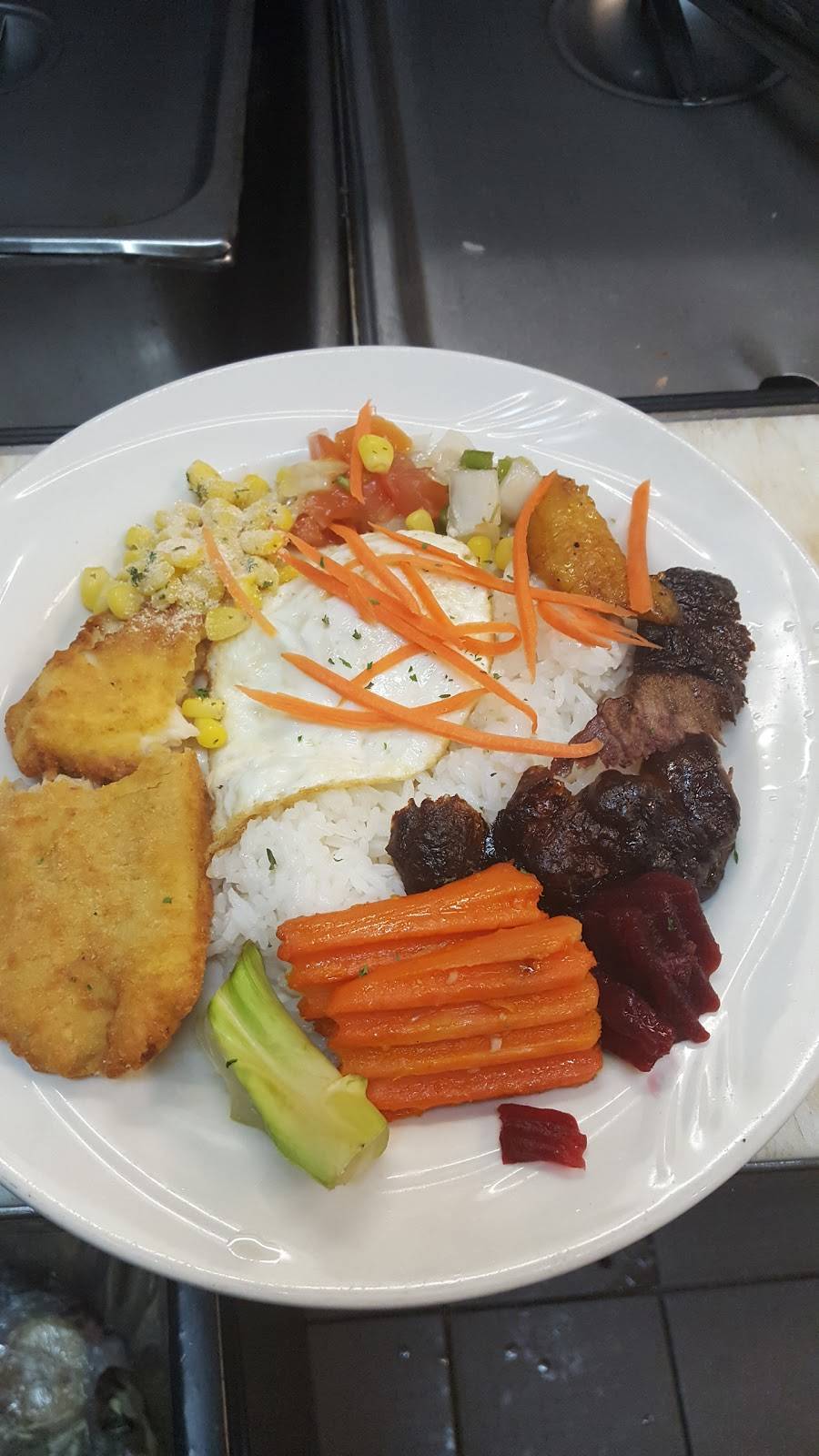 Midwest Grill Brazilian BBQ | restaurant | 910 Broadway #1, Saugus, MA 01906, USA | 7812312221 OR +1 781-231-2221