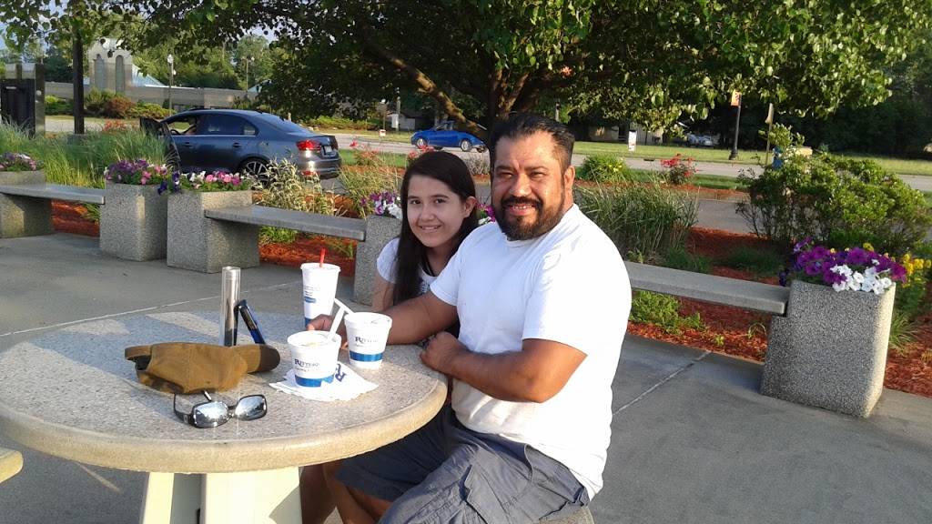 Ritters Frozen Custard Brighton | restaurant | 5962 Meridian Blvd, Brighton, MI 48116, USA | 8102296992 OR +1 810-229-6992