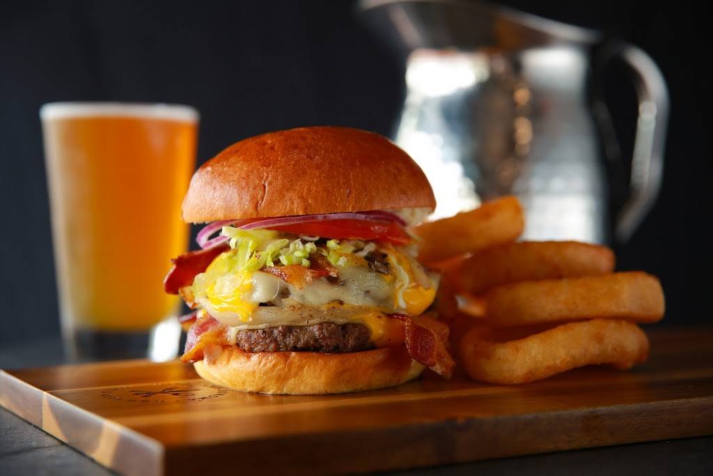 Revolution Golf and Grille | restaurant | 1430 High St suite 706, Williamsburg, VA 23185, USA | 7576454711 OR +1 757-645-4711