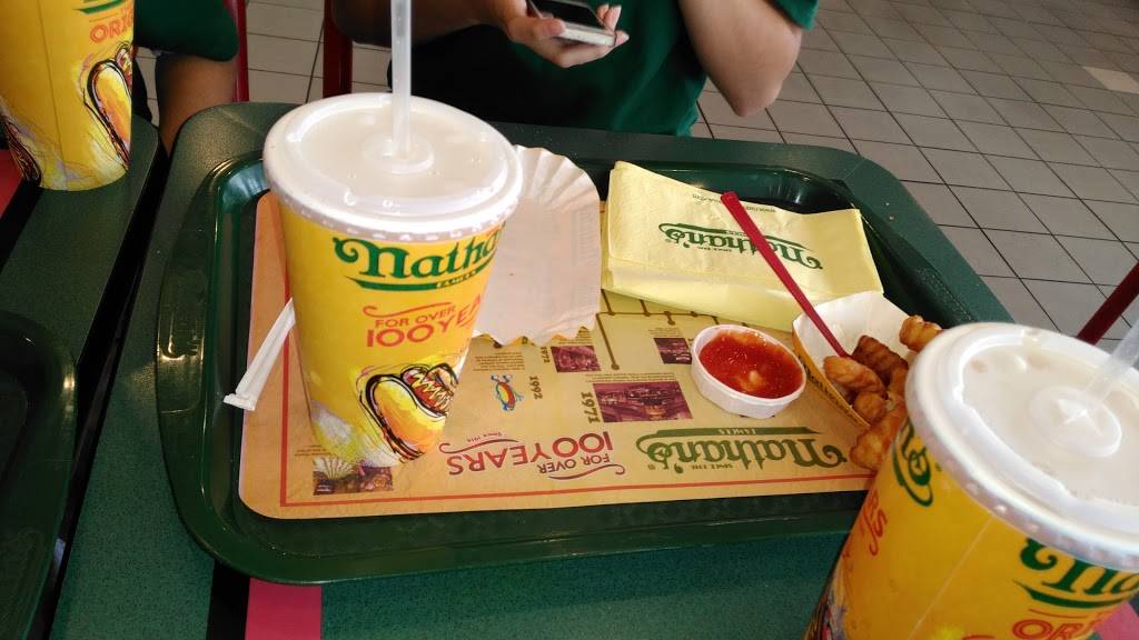 Nathans Famous | restaurant | 3380 Hillside Avenue, New Hyde Park, NY 11040, USA | 5162469440 OR +1 516-246-9440