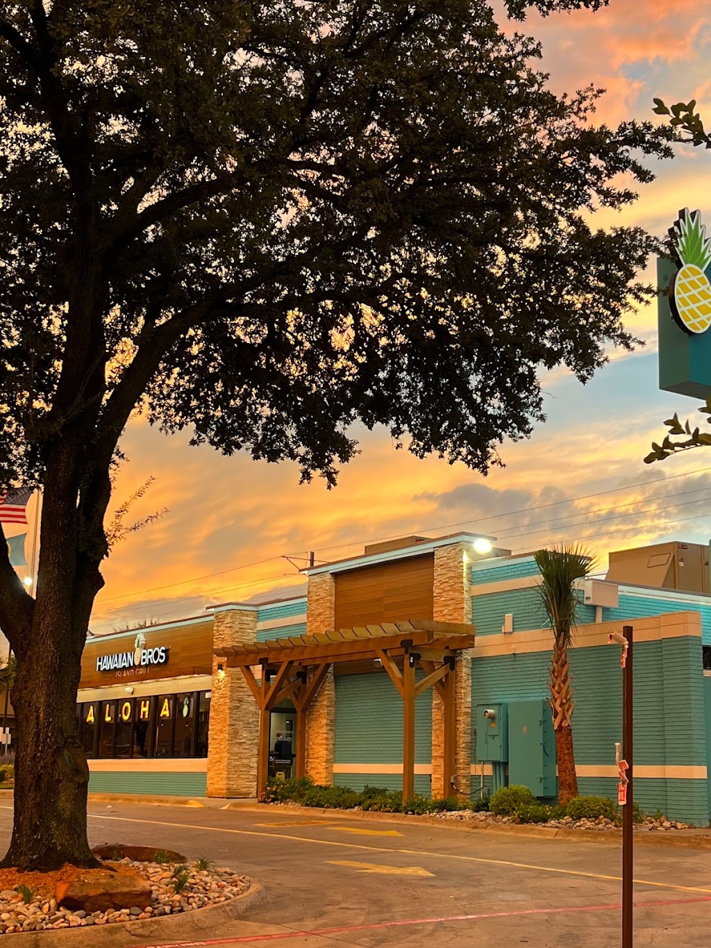 Hawaiian Bros Island Grill | restaurant | 6011 Greenville Ave, Dallas, TX 75206, USA | 2142068646 OR +1 214-206-8646