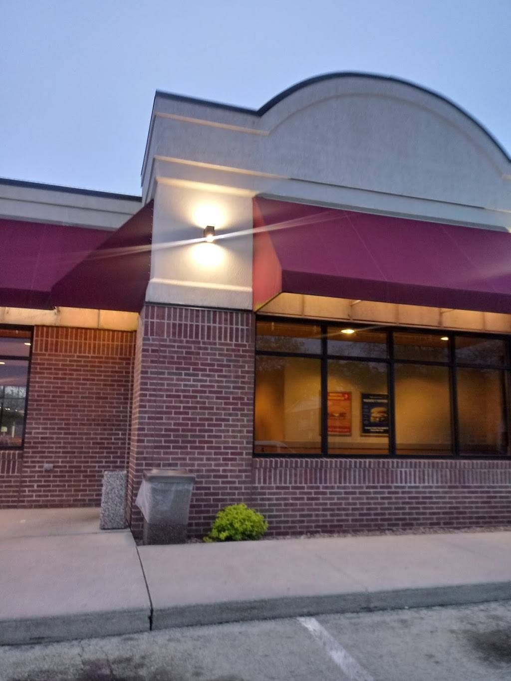 Tuckers Hamburgers | restaurant | 444 W Johnson St, Fond du Lac, WI 54935, USA | 9209221200 OR +1 920-922-1200