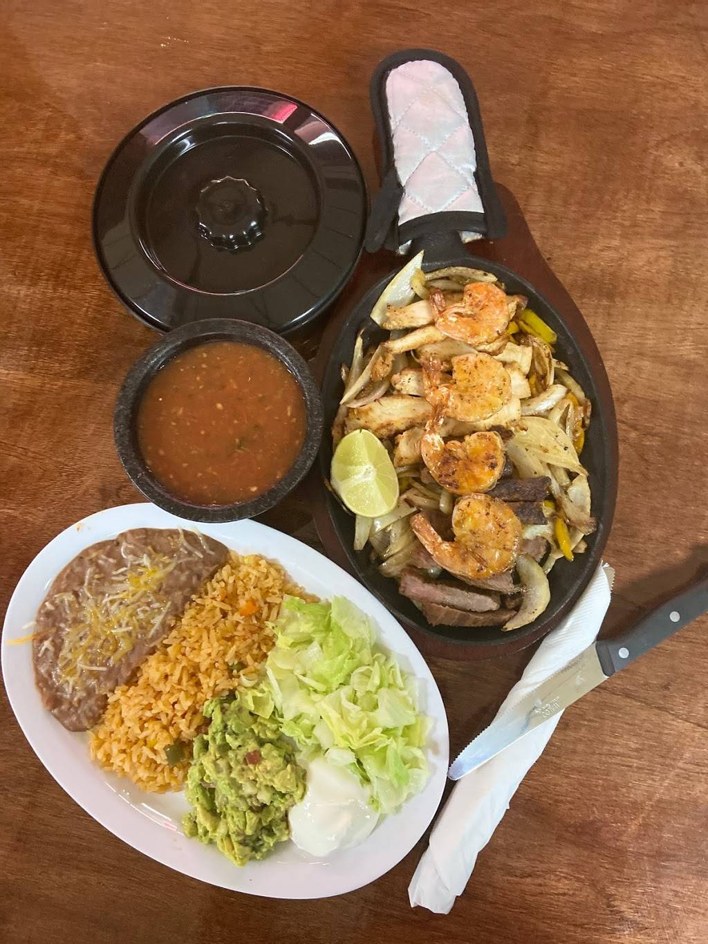 El Chilero Grill | restaurant | 297 W Round Grove Rd #170, Lewisville, TX 75067, USA | 4692938948 OR +1 469-293-8948