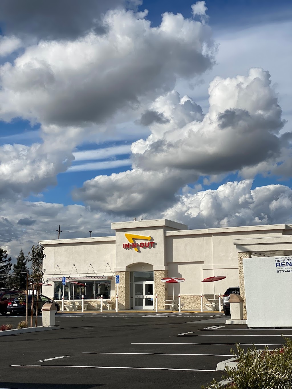 In-N-Out Burger | restaurant | 7620 Elk Grove Blvd, Elk Grove, CA 95757, USA | 8007861000 OR +1 800-786-1000