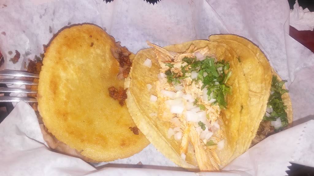 El Barrio Mexican Restaurant | meal takeaway | 336 N Independence Blvd, Romeoville, IL 60446, USA | 8153721100 OR +1 815-372-1100