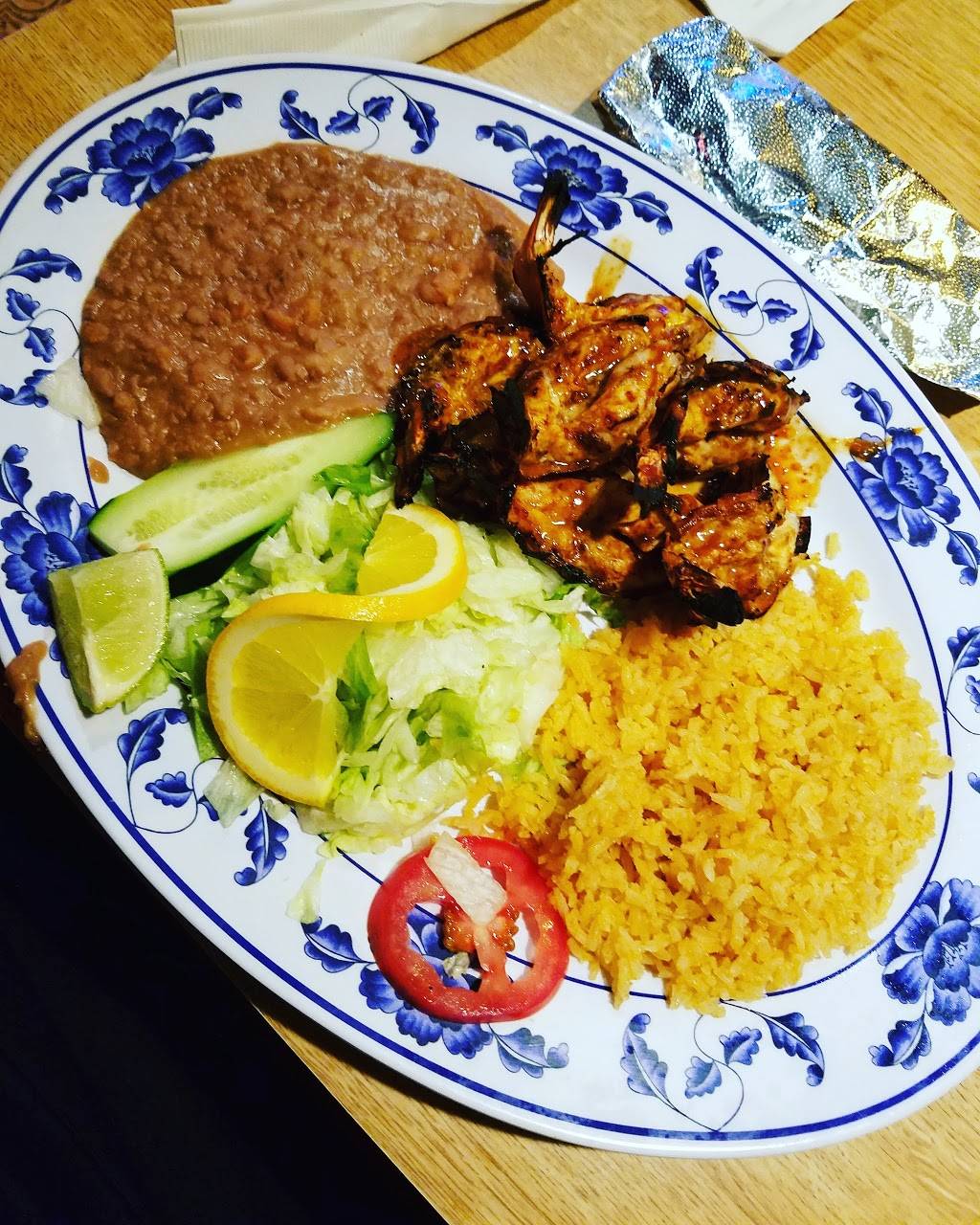 Taqueria Y Mariscos Chapala | restaurant | 303 1st St, Gilroy, CA 95020, USA | 4088428925 OR +1 408-842-8925