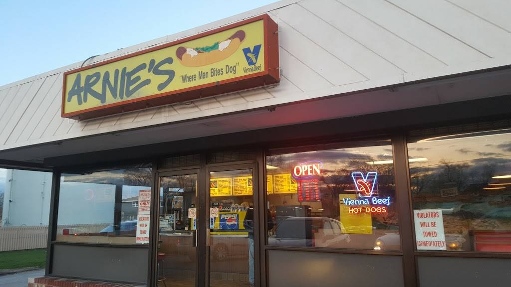 Arnies Dog House | restaurant | 8125 Calumet Ave, Munster, IN 46321, USA | 2198362867 OR +1 219-836-2867