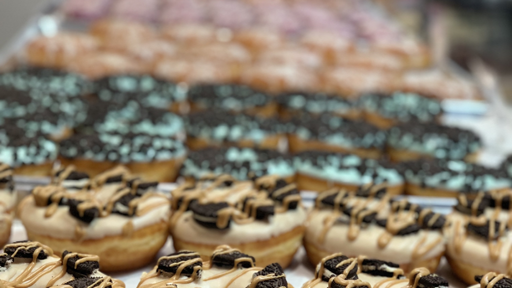 Surfside Donuts and Coffee | bakery | 603 Dolliver St, Pismo Beach, CA 93449, USA | 8052956069 OR +1 805-295-6069