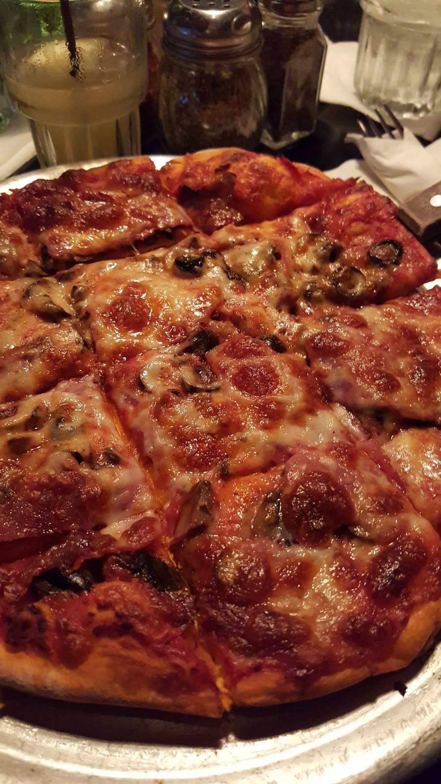 Ginos North | restaurant | 1111 W Granville Ave, Chicago, IL 60660, USA | 7734651616 OR +1 773-465-1616