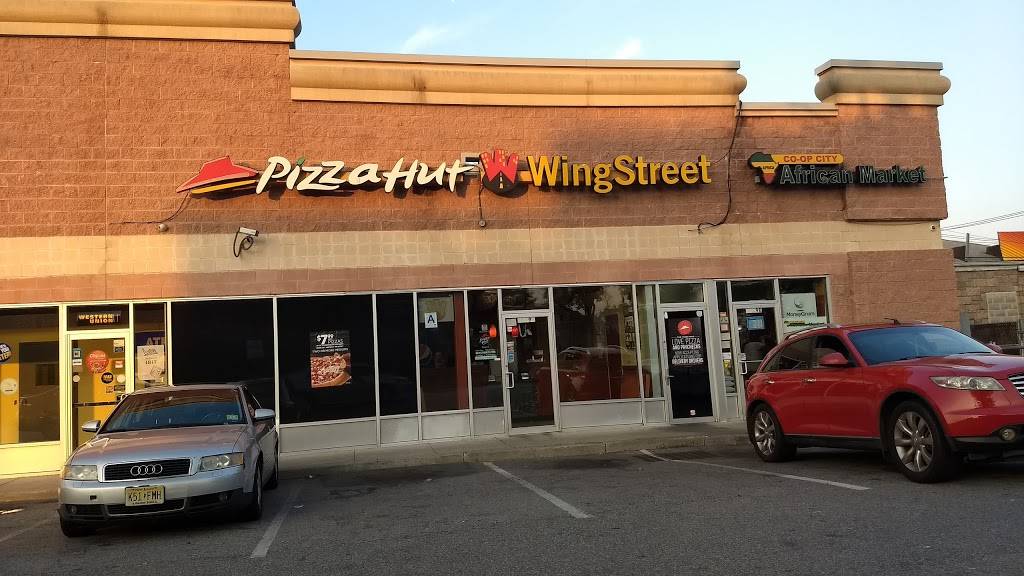 Pizza Hut | restaurant | 2829 Edson Ave, Bronx, NY 10469, USA | 7183200126 OR +1 718-320-0126