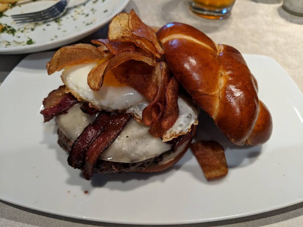 Barneys Gourmet Hamburgers | restaurant | 11660 San Vicente Blvd, Los Angeles, CA 90049, USA | 3104476000 OR +1 310-447-6000