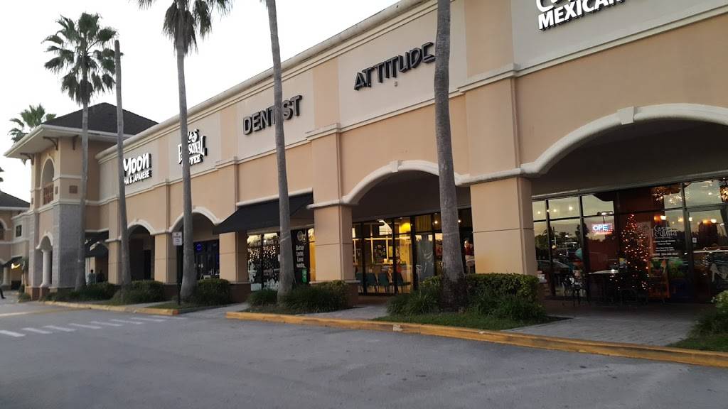 Magnolia Shoppes | shopping mall | 9645 Westview Dr, Coral Springs, FL 33076, USA | 5616302300 OR +1 561-630-2300
