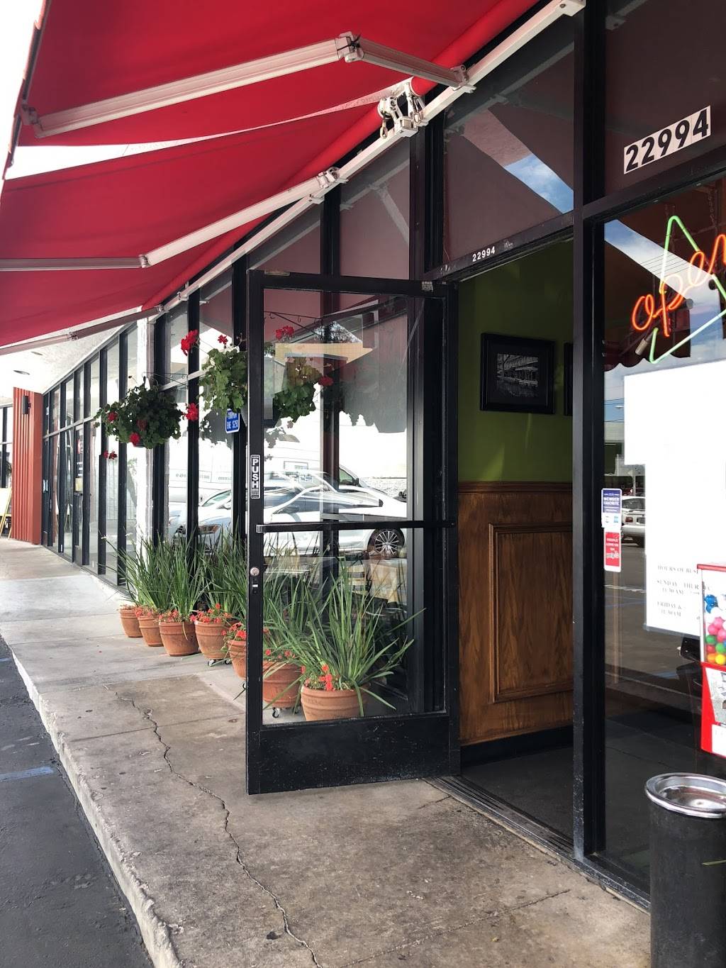 Topanga Pizza | restaurant | 22994 Ventura Blvd, Woodland Hills, CA 91364, USA | 8182224944 OR +1 818-222-4944