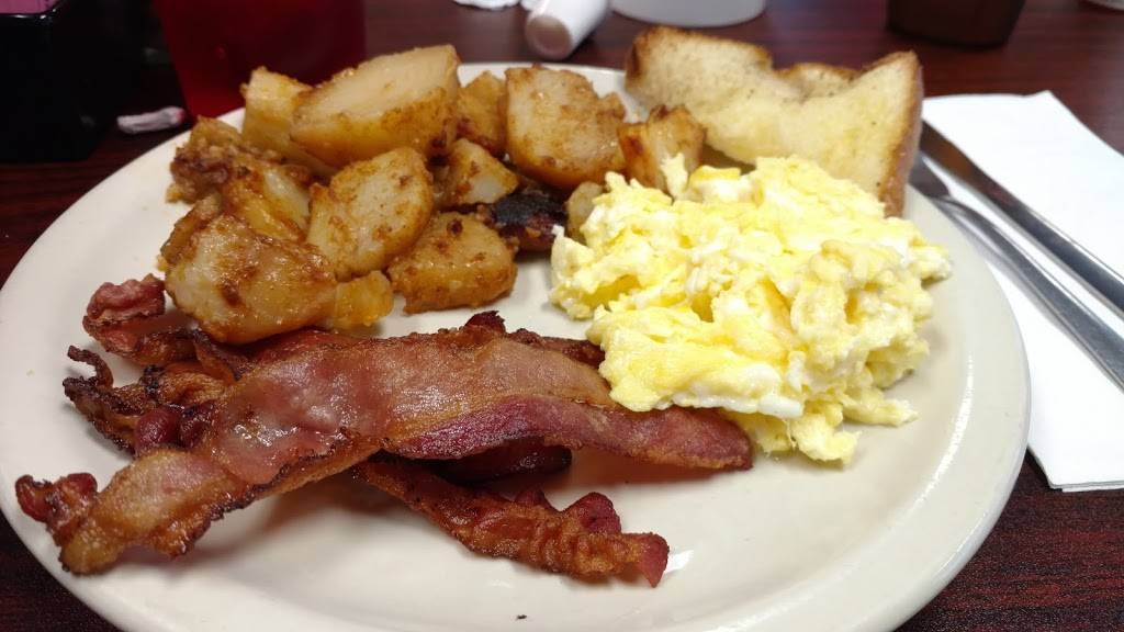 Strawns Eat Shop Too | restaurant | 7803 Youree Dr, Shreveport, LA 71105, USA | 3187987117 OR +1 318-798-7117