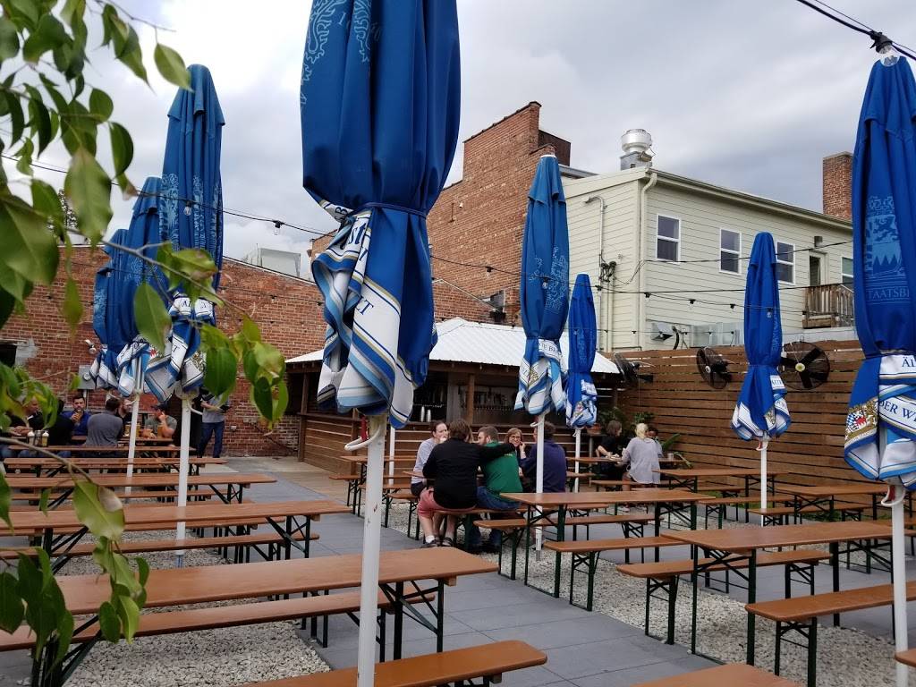 Bärchen Beer Garden | restaurant | 6209 Maple St, Omaha, NE 68104, USA | 4025029902 OR +1 402-502-9902