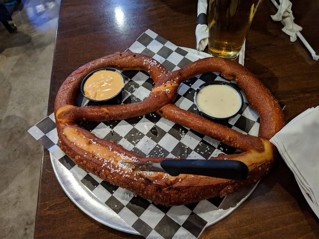 Grease Monkeys | restaurant | 700-798 IL-84, Colona, IL 61241, USA | 3092811887 OR +1 309-281-1887