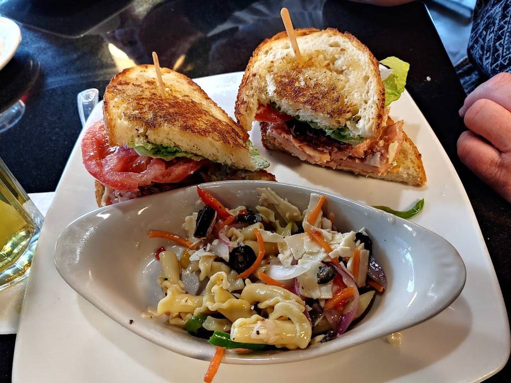 Red White and Brew | restaurant | 6740 E McDowell Rd #102, Mesa, AZ 85215, USA | 4808079393 OR +1 480-807-9393