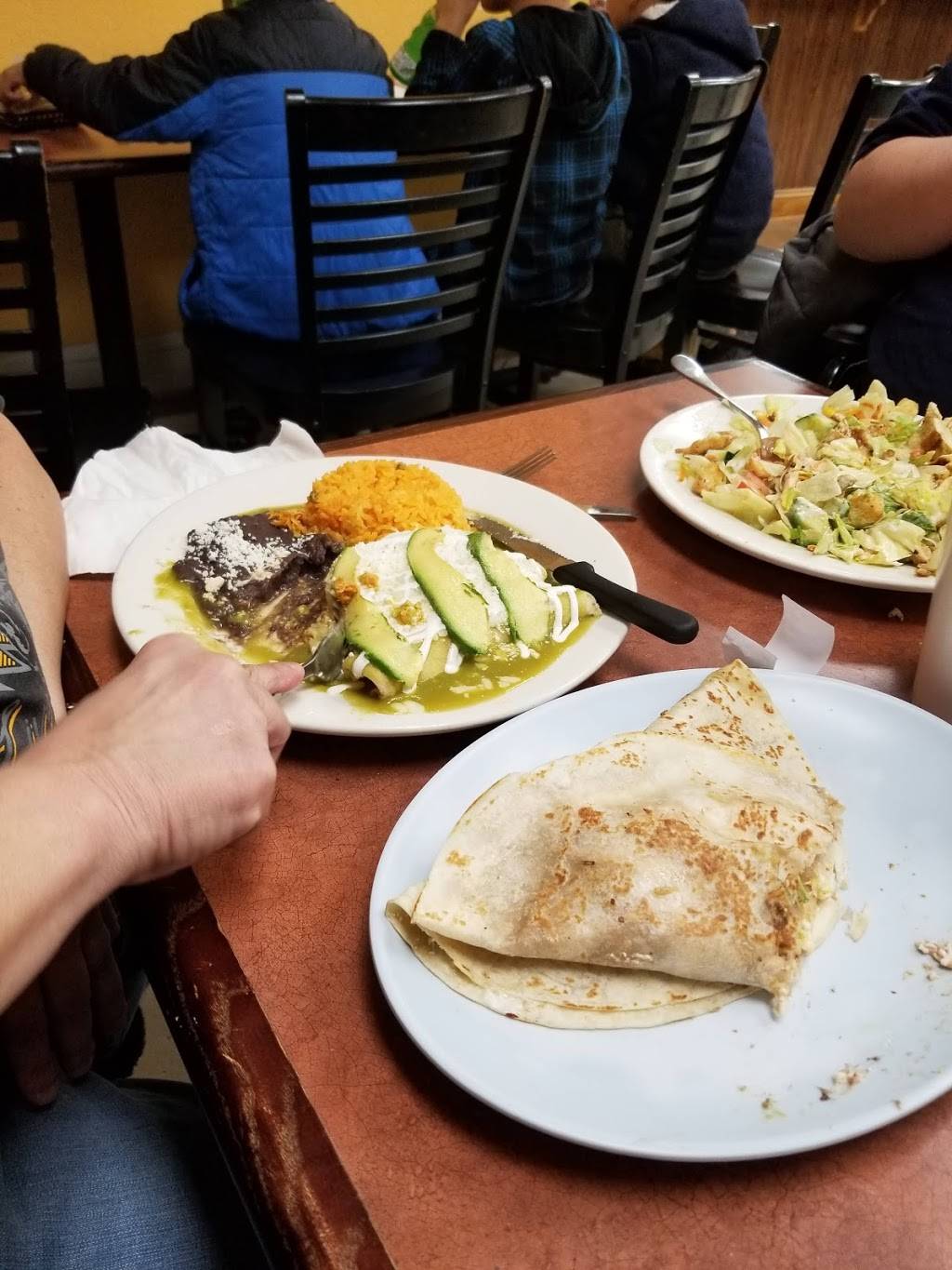 Taqueria Los Compadres | restaurant | 2427 Crain Hwy, Waldorf, MD 20601, USA | 2402223546 OR +1 240-222-3546