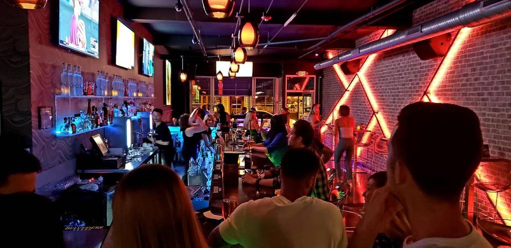 D-Tour Martini Bar & Kitchen | restaurant | 49 W Chippewa St, Buffalo, NY 14202, USA | 7168541250 OR +1 716-854-1250