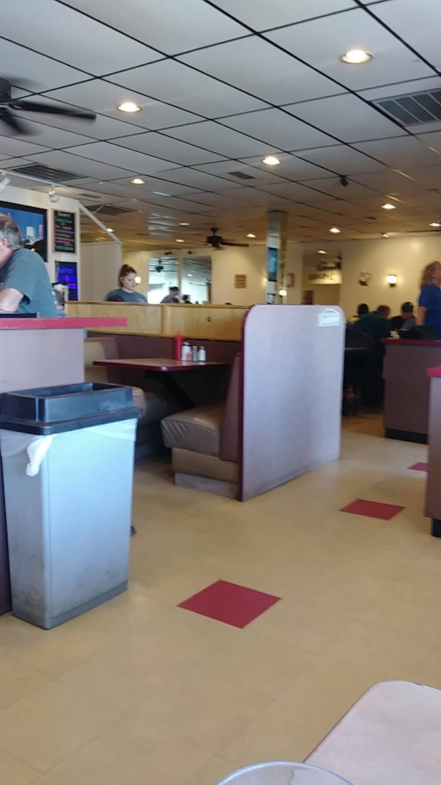 Village Restaurant | restaurant | 3208 N Graham St, Charlotte, NC 28206, USA | 7043324202 OR +1 704-332-4202