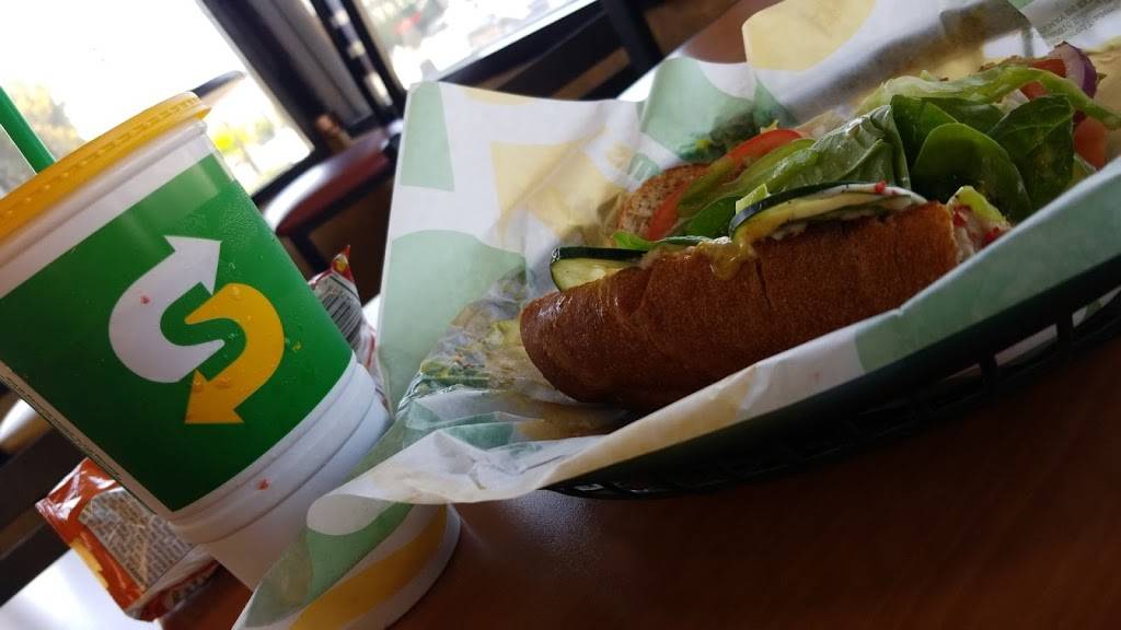 Subway Restaurants | restaurant | 120 S 7th Ave, La Puente, CA 91746, USA | 6263334470 OR +1 626-333-4470