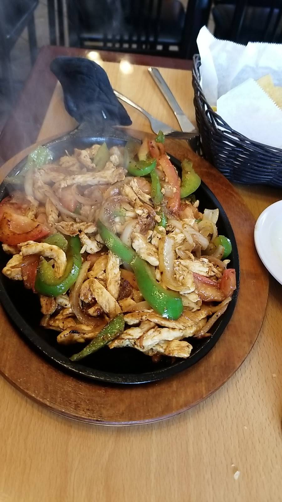 Lomas Del Sol | restaurant | 280 Springfield Rd, Hillsboro, IL 62049, USA | 2175323201 OR +1 217-532-3201