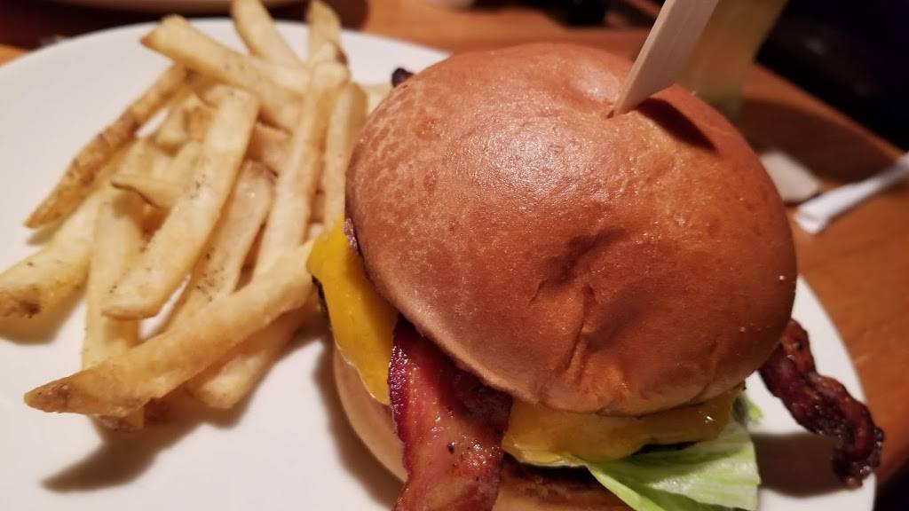 Applebees Grill + Bar | restaurant | 5050 Academy Ln, Bessemer, AL 35022, USA | 2054245255 OR +1 205-424-5255