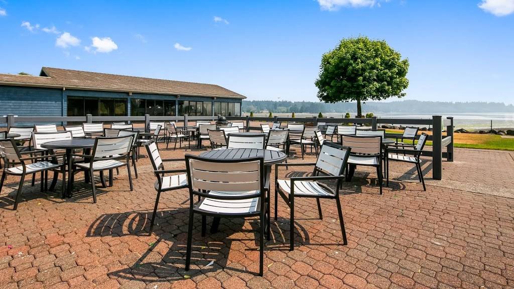Beachfront Martini Lounge | restaurant | 3073 NW Bucklin Hill Rd, Silverdale, WA 98383, USA | 3606981000 OR +1 360-698-1000