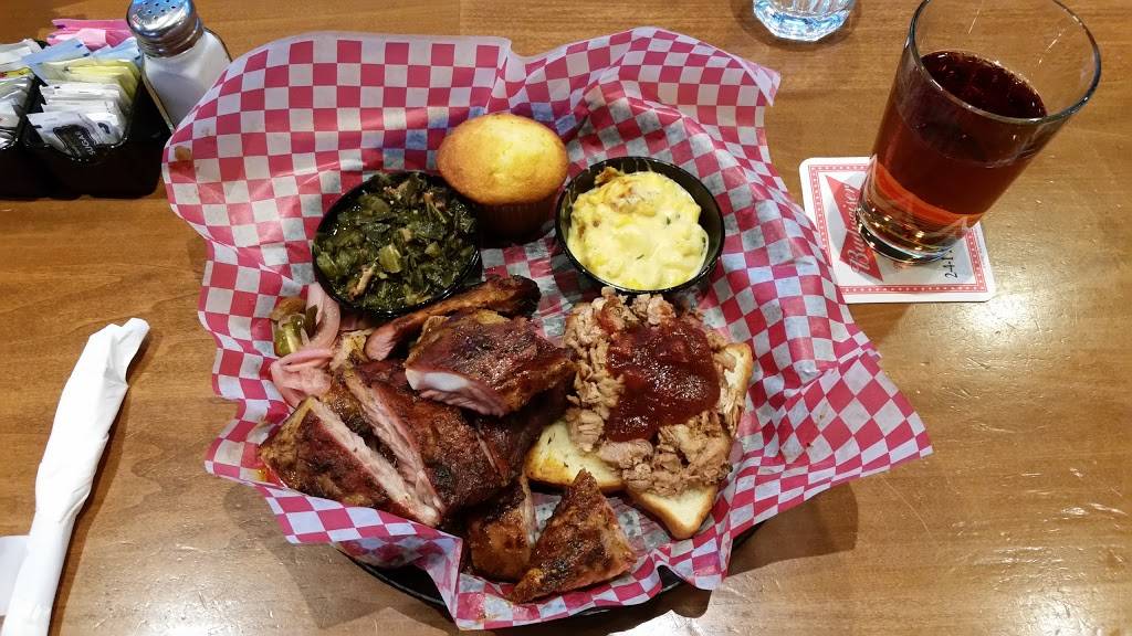 Famous Daves Bar-B-Que | restaurant | 9924 Gulf Coast Main St #130, Fort Myers, FL 33913, USA | 2393321048 OR +1 239-332-1048