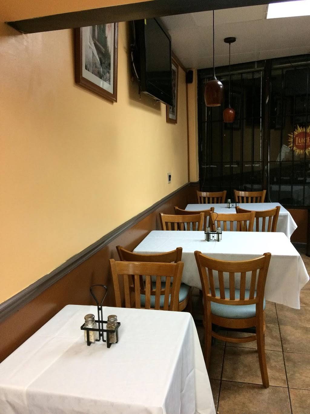 Victorias Fried Chicken | restaurant | 751 Front St, Hempstead, NY 11550, USA | 5167505058 OR +1 516-750-5058